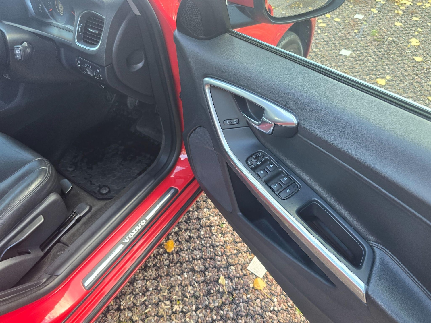 Used Volvo V60 2017 for sale - 76397937: Photo 10