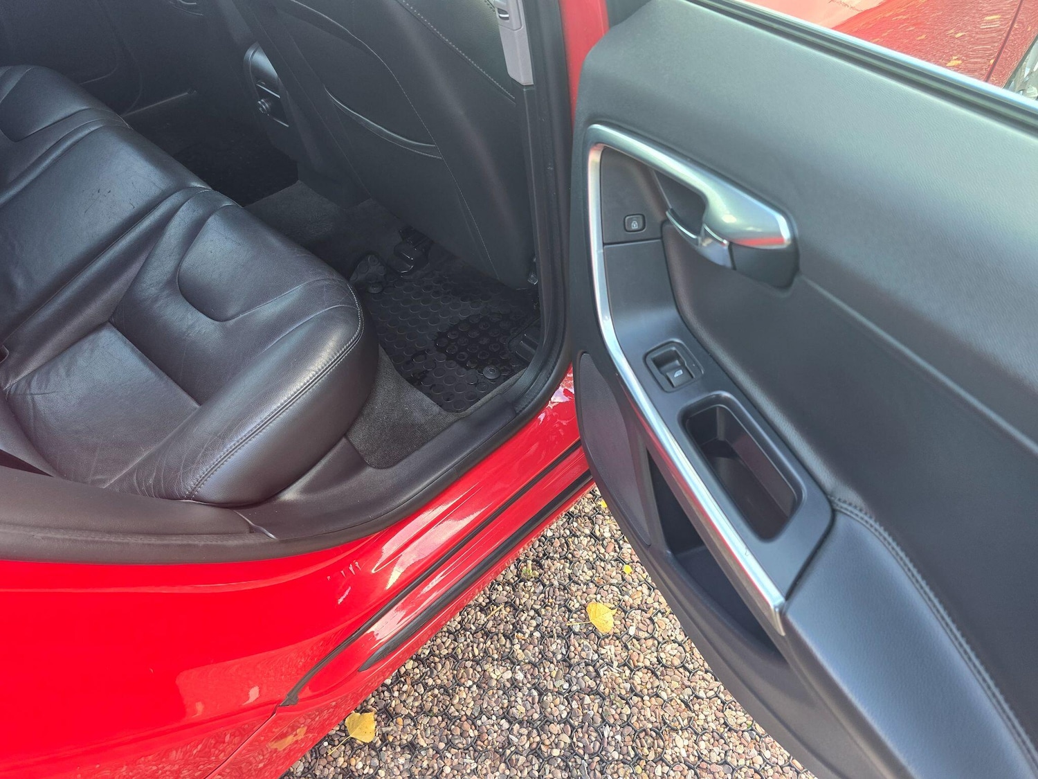 Used Volvo V60 2017 for sale - 76397937: Photo 14