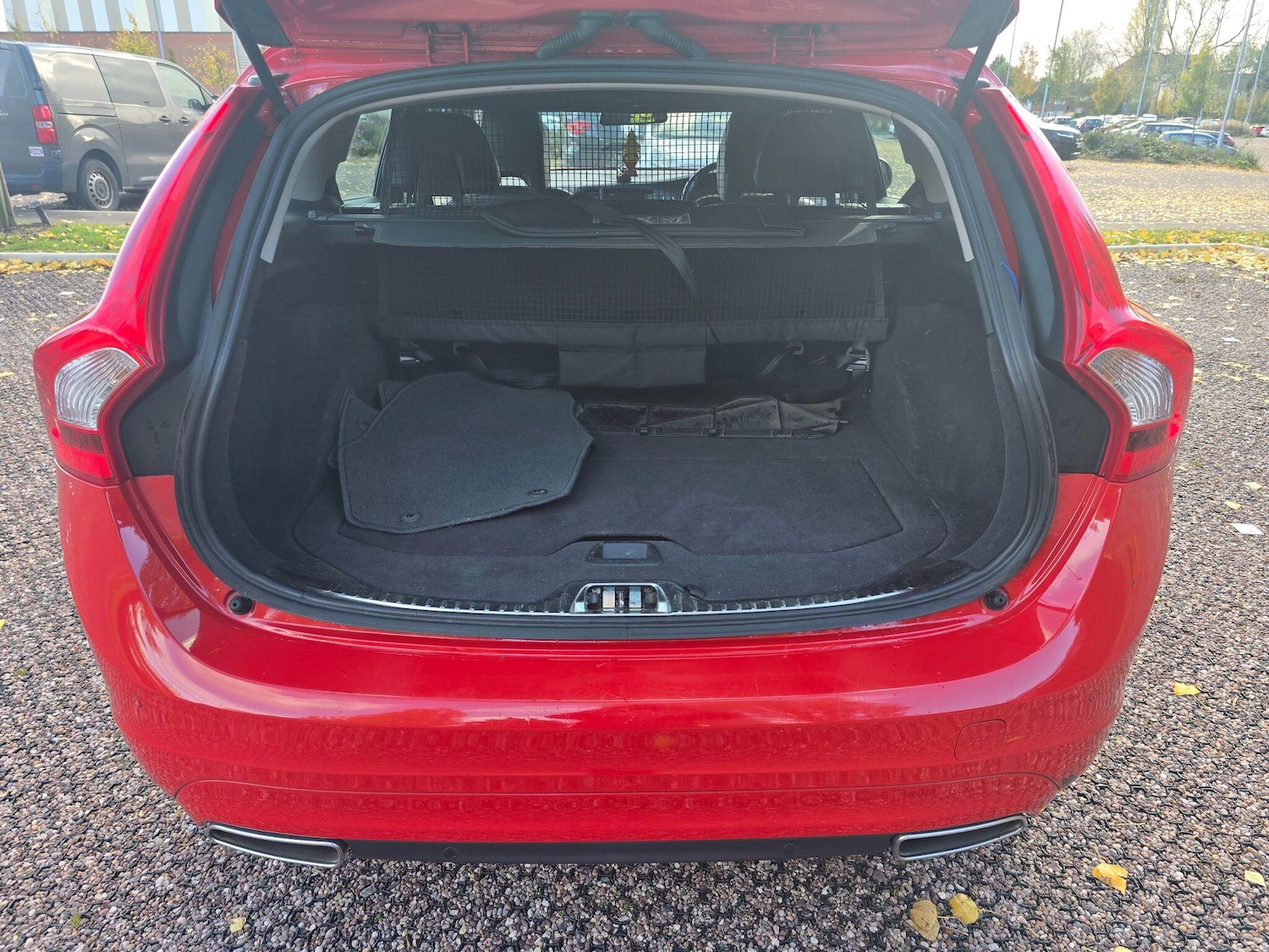 Used Volvo V60 2017 for sale - 76397937: Photo 17