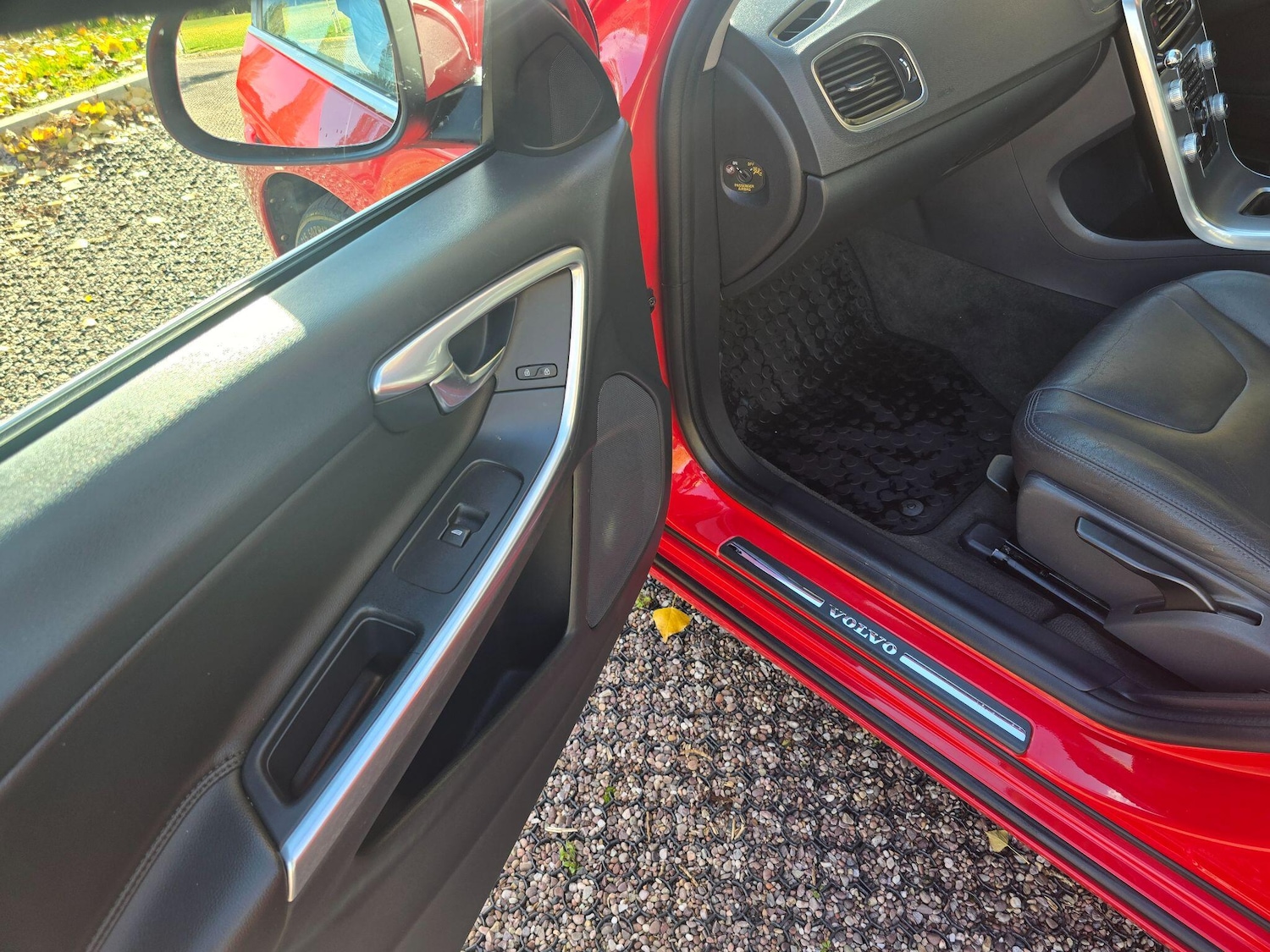 Used Volvo V60 2017 for sale - 76397937: Photo 24