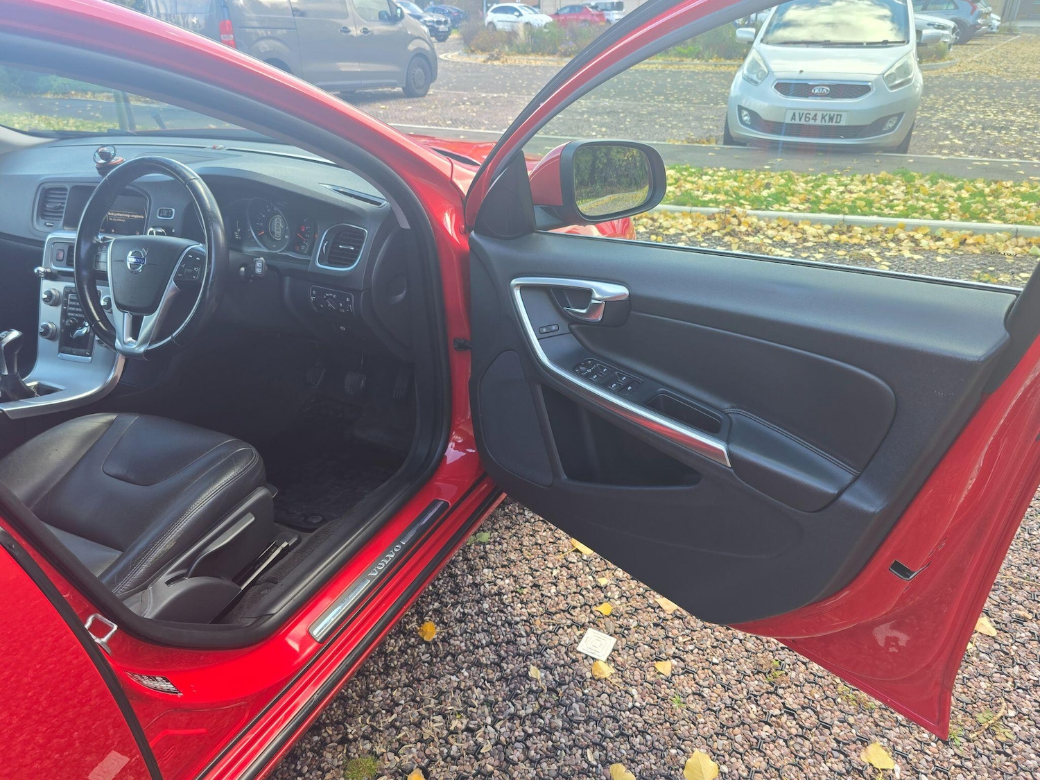 Used Volvo V60 2017 for sale - 76397937: Photo 9