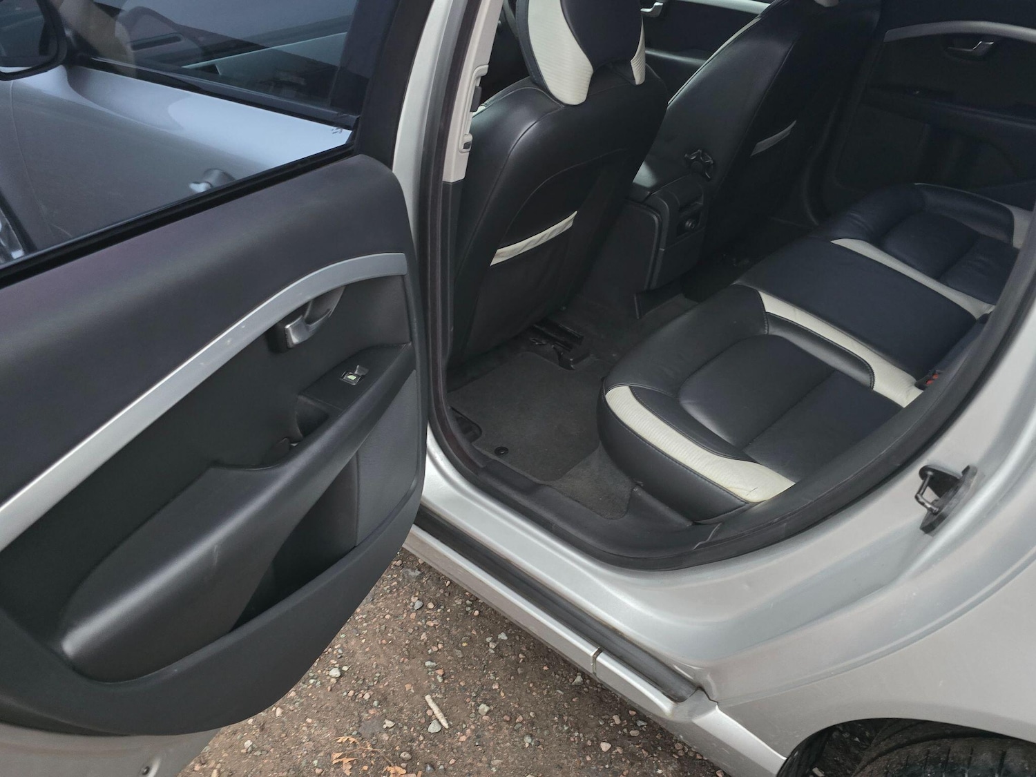 Used Volvo V70 2009 for sale - 76360559: Photo 19