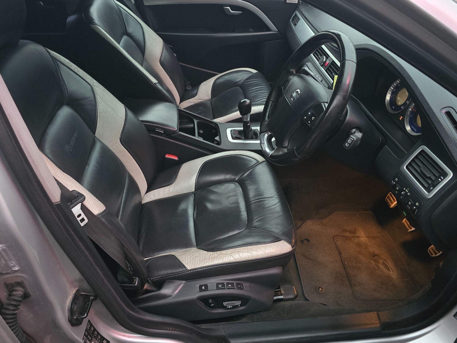 Used Volvo V70 2009 for sale - 76360559: Photo 9