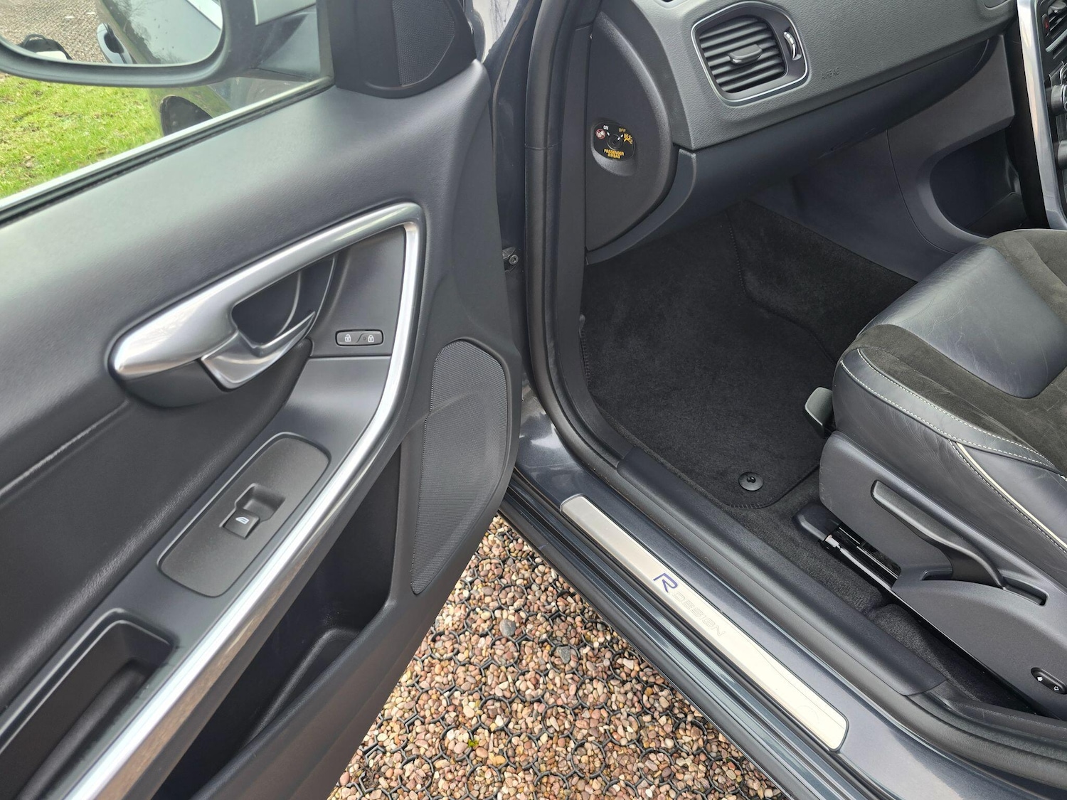 Used Volvo V60 2017 for sale - 77611843: Photo 25