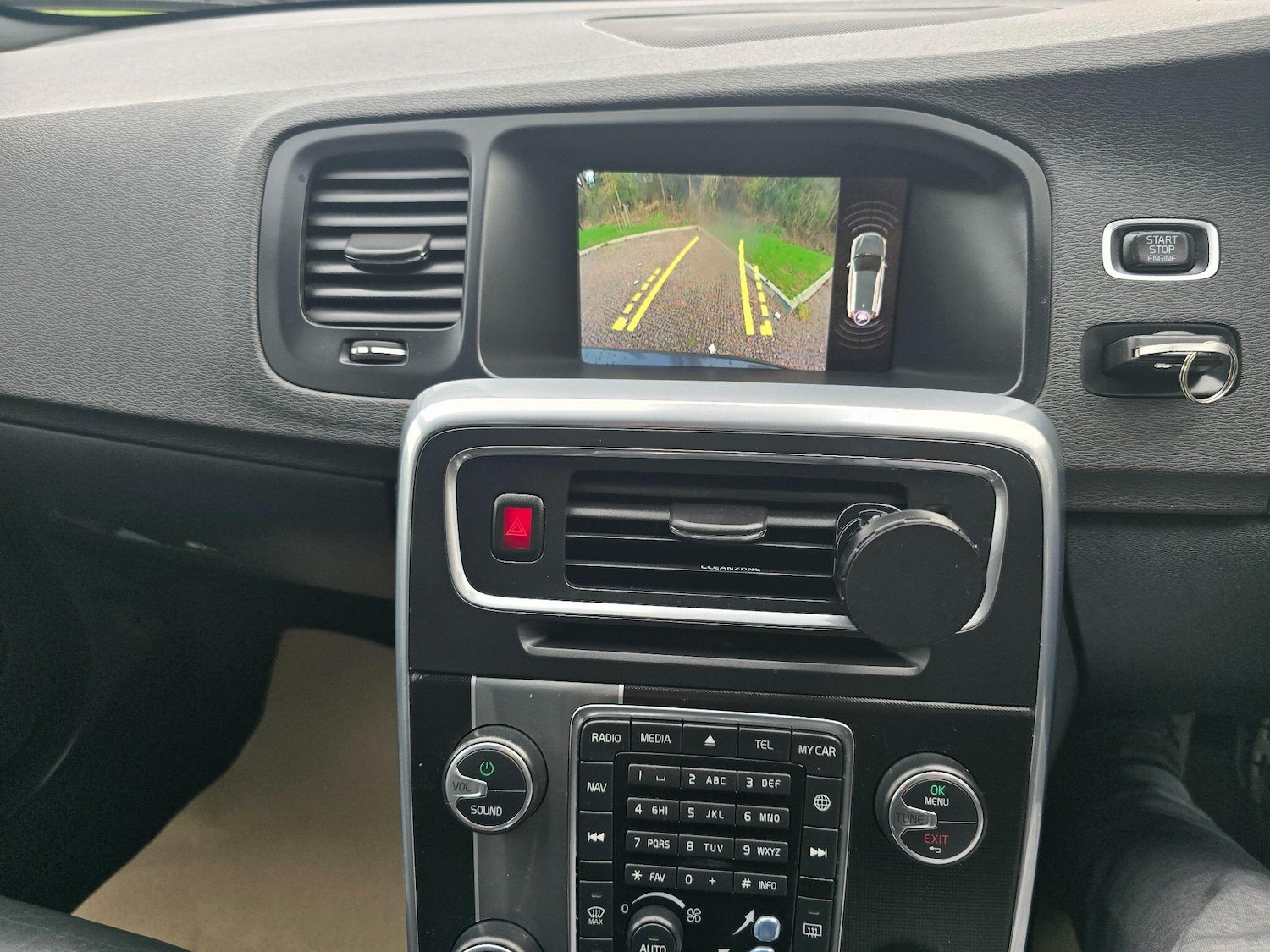 Used Volvo V60 2017 for sale - 77611843: Photo 29