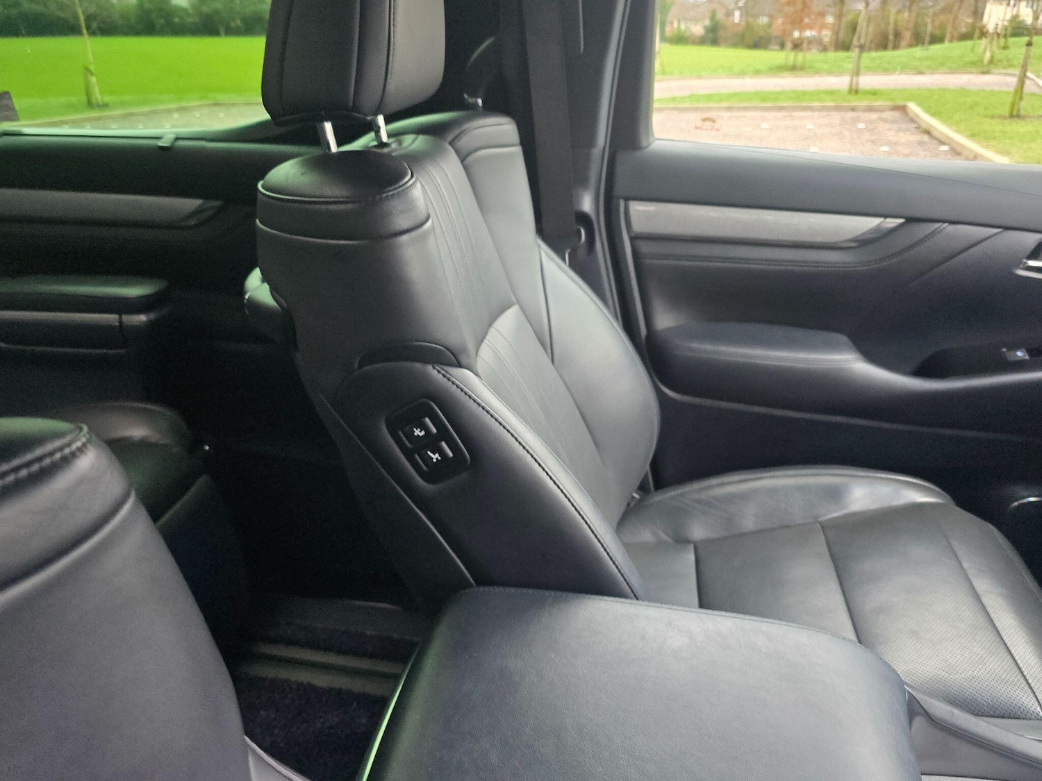 Used Toyota Vellfire 2026 for sale - 77537817: Photo 17