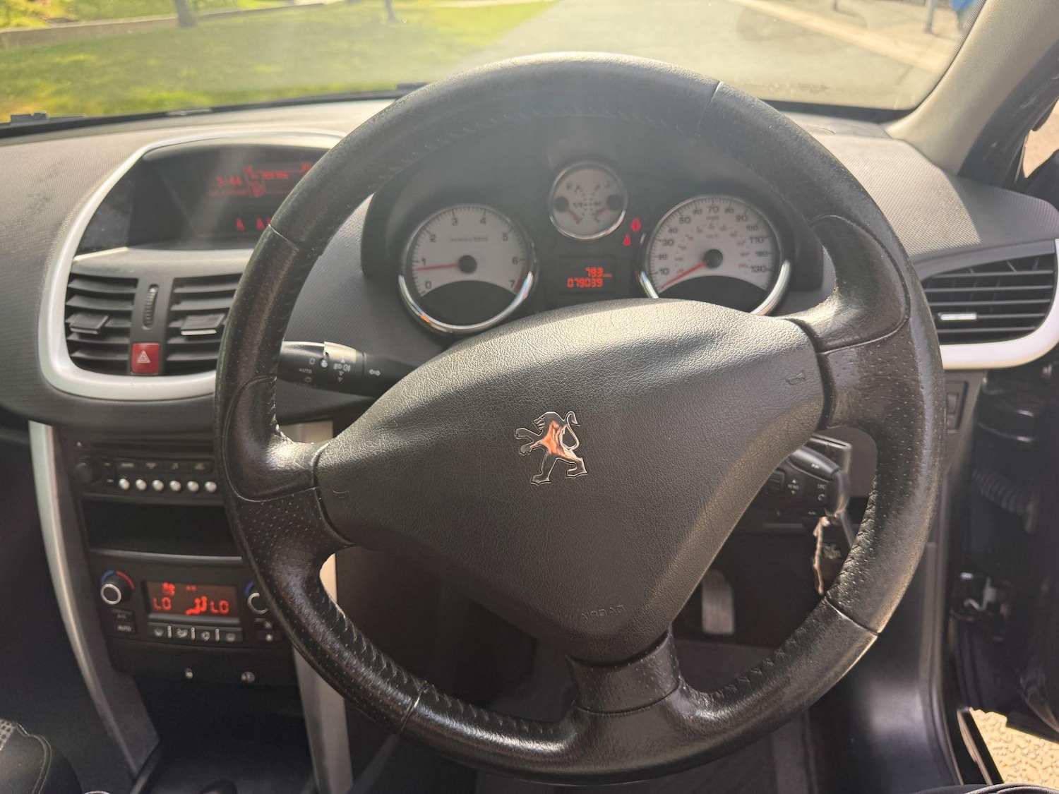 Used Peugeot 207 2010 for sale - 76377935: Photo 24