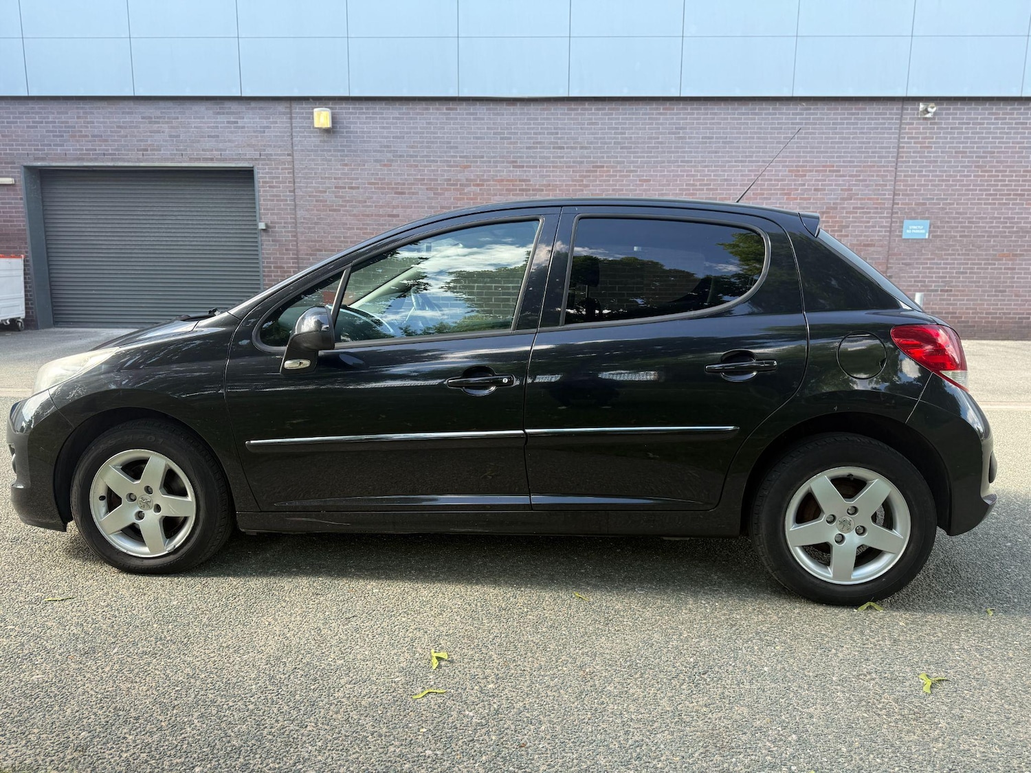 Used Peugeot 207 2010 for sale - 76377935: Photo 7