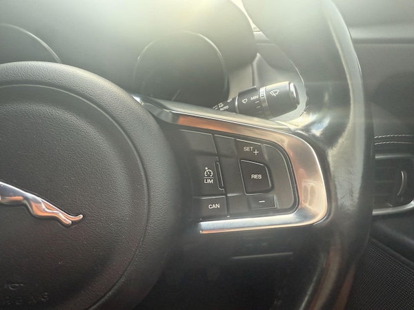 Used Jaguar XE 2015 for sale - 76306728: Photo 27