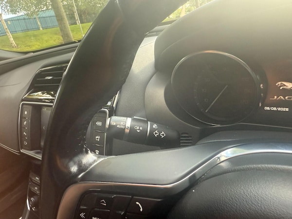 Used Jaguar XE 2015 for sale - 76306728: Photo 28