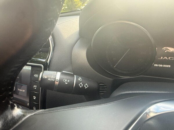 Used Jaguar XE 2015 for sale - 76306728: Photo 29