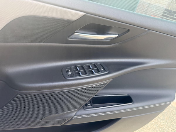 Used Jaguar XE 2015 for sale - 76306728: Photo 32