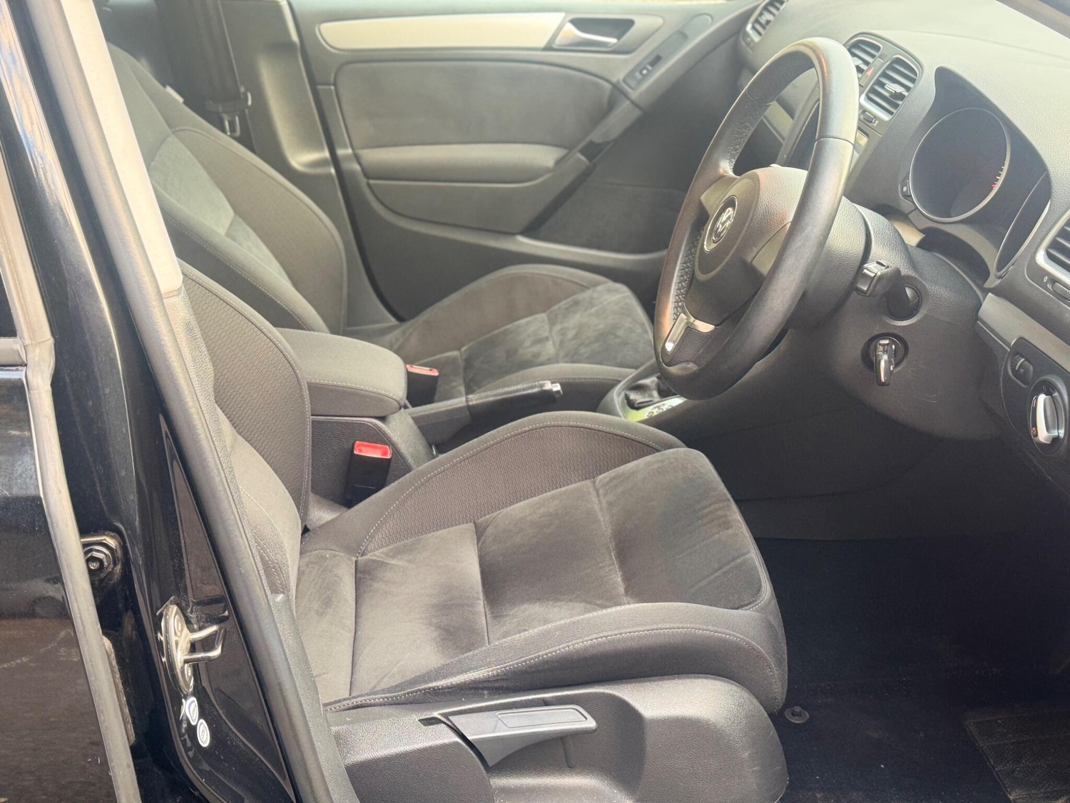 Used Volkswagen Golf 2012 for sale - 78083927: Photo 34