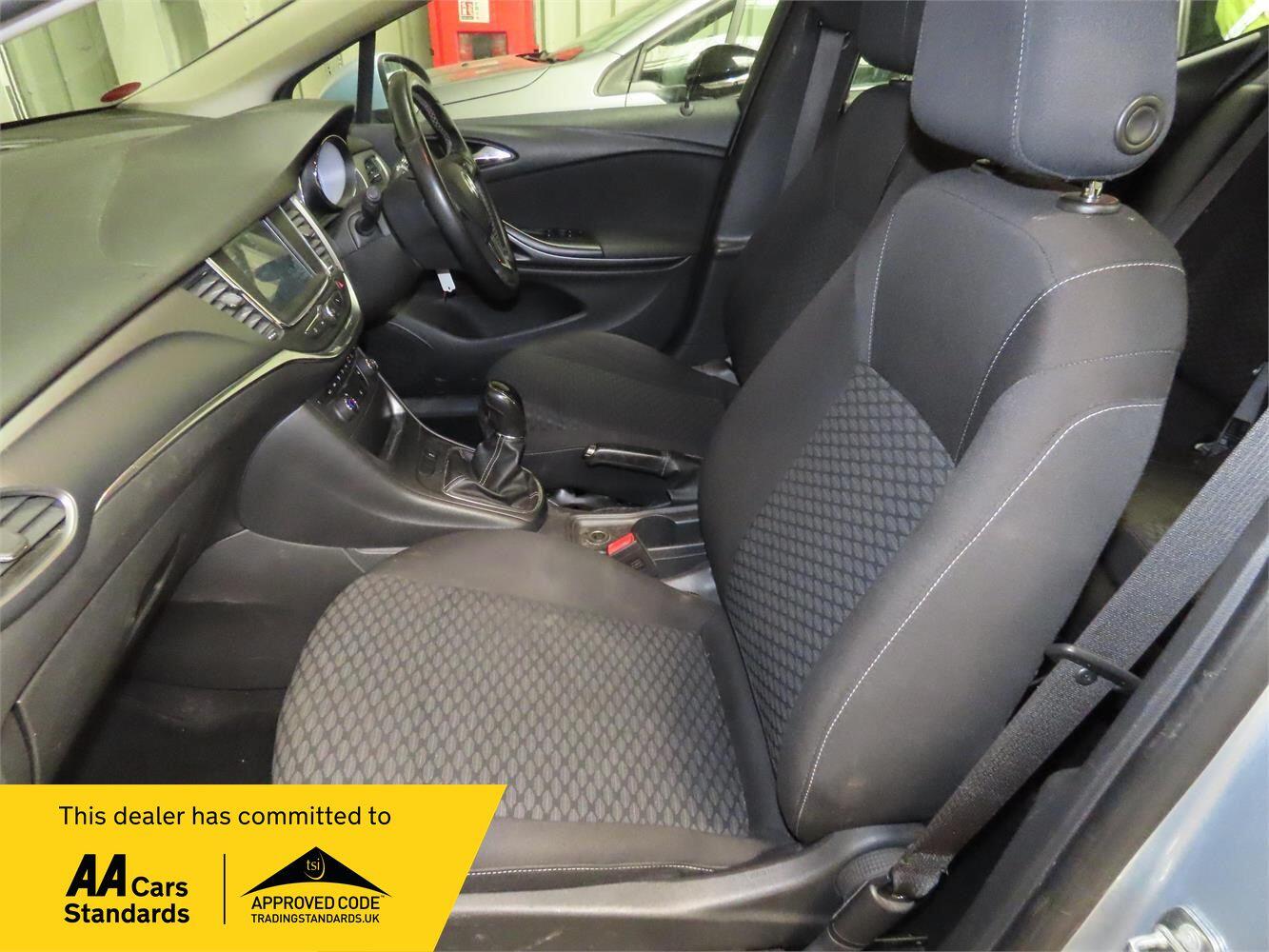 Used Vauxhall Astra 2015 for sale - 78083951: Photo 2