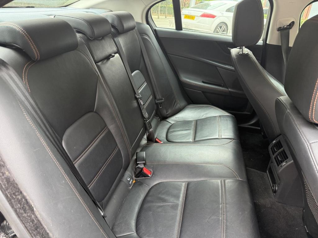 Used Jaguar XE 2017 for sale - 78084008: Photo 4