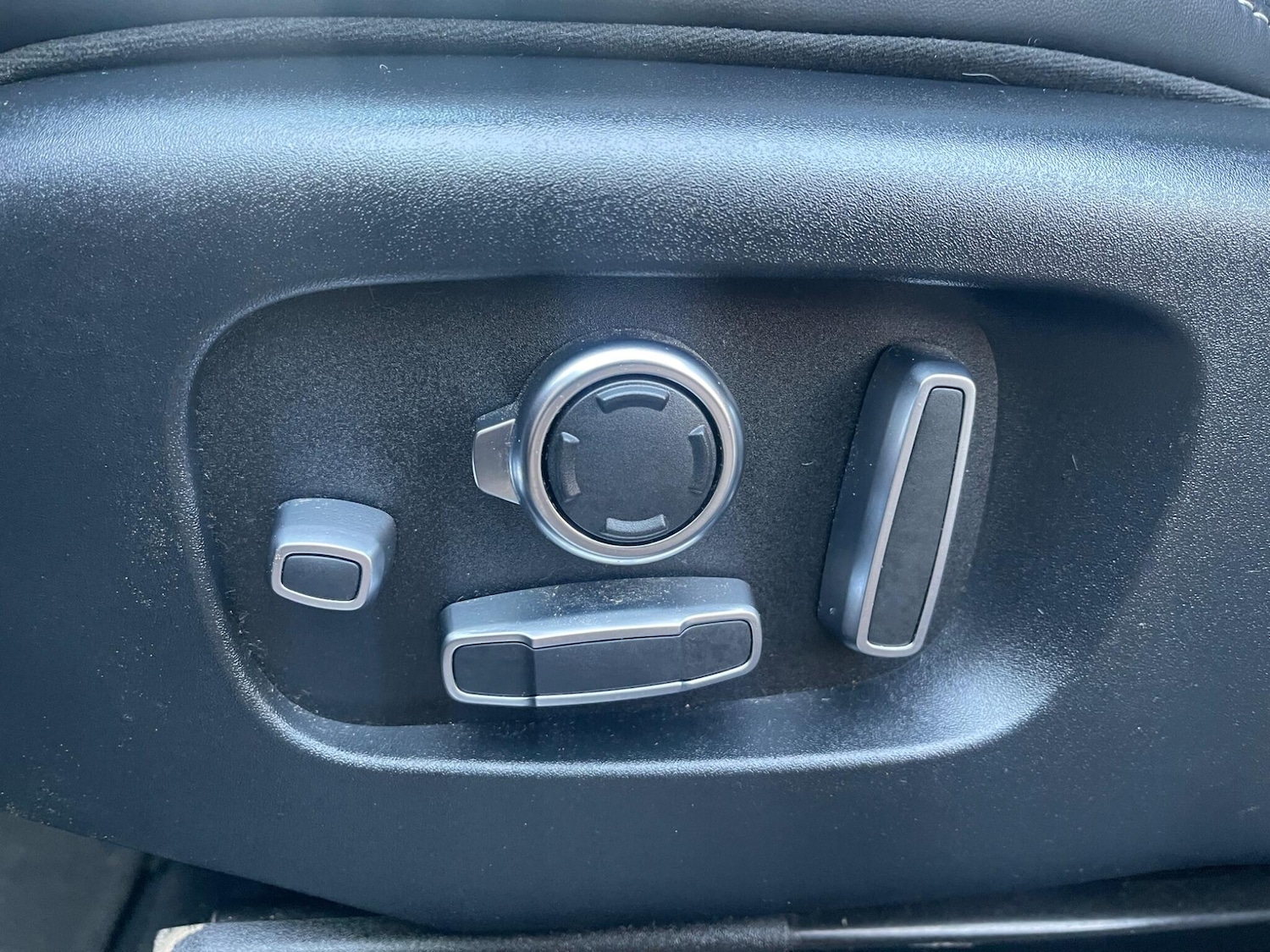 Used Land Rover Range Rover Velar 2017 for sale - 78083975: Photo 17