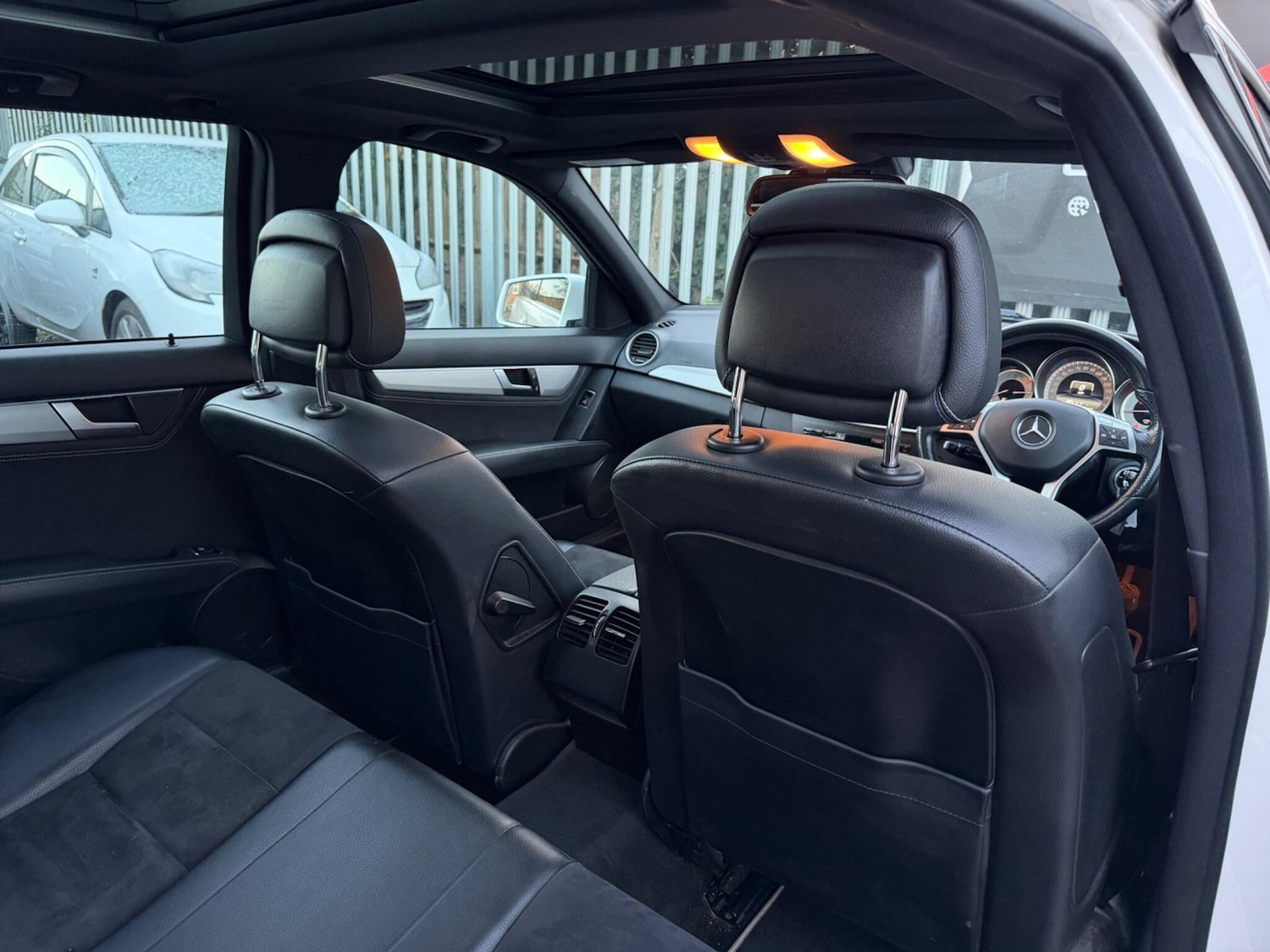 Used Mercedes-Benz C Class 2014 for sale - 78083912: Photo 24