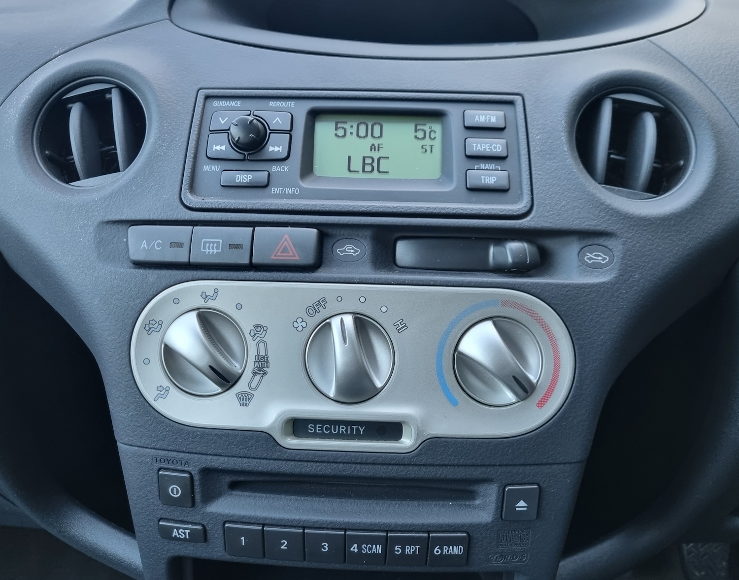 Used Toyota Yaris 2004 for sale - 77125989: Photo 12