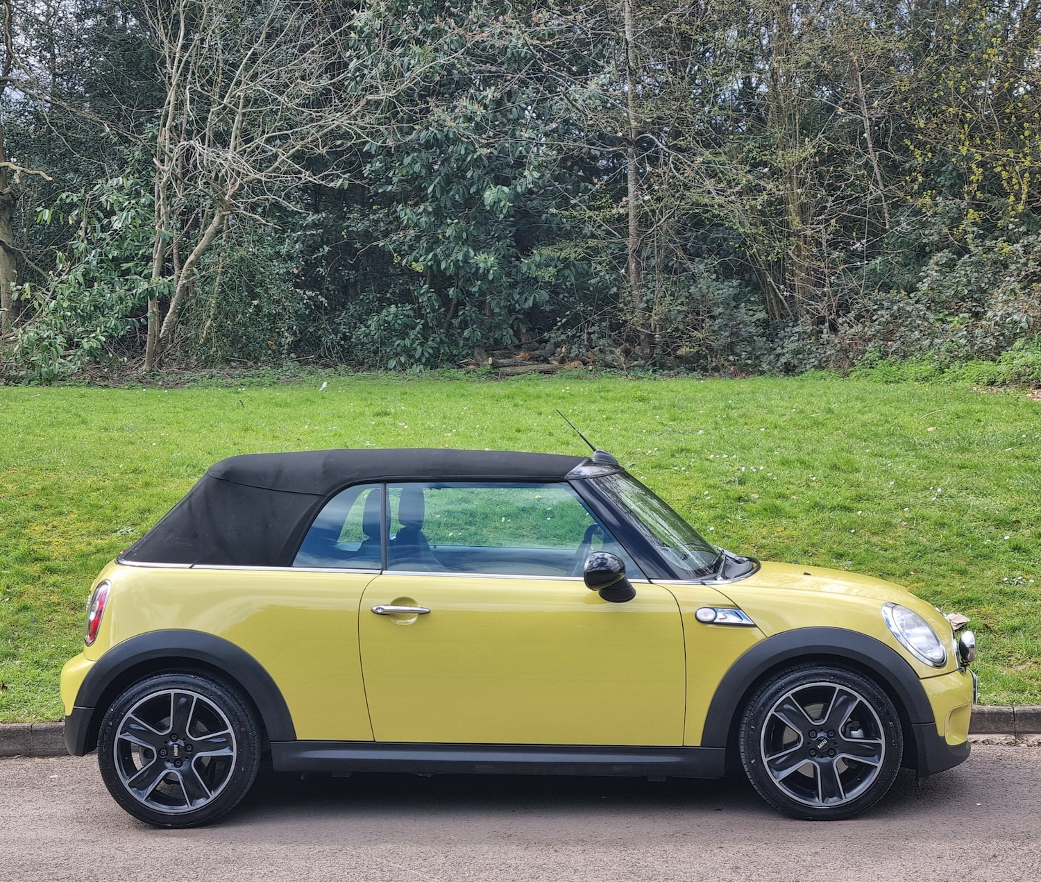 Used MINI Convertible 2009 for sale - 78054329: Photo 2