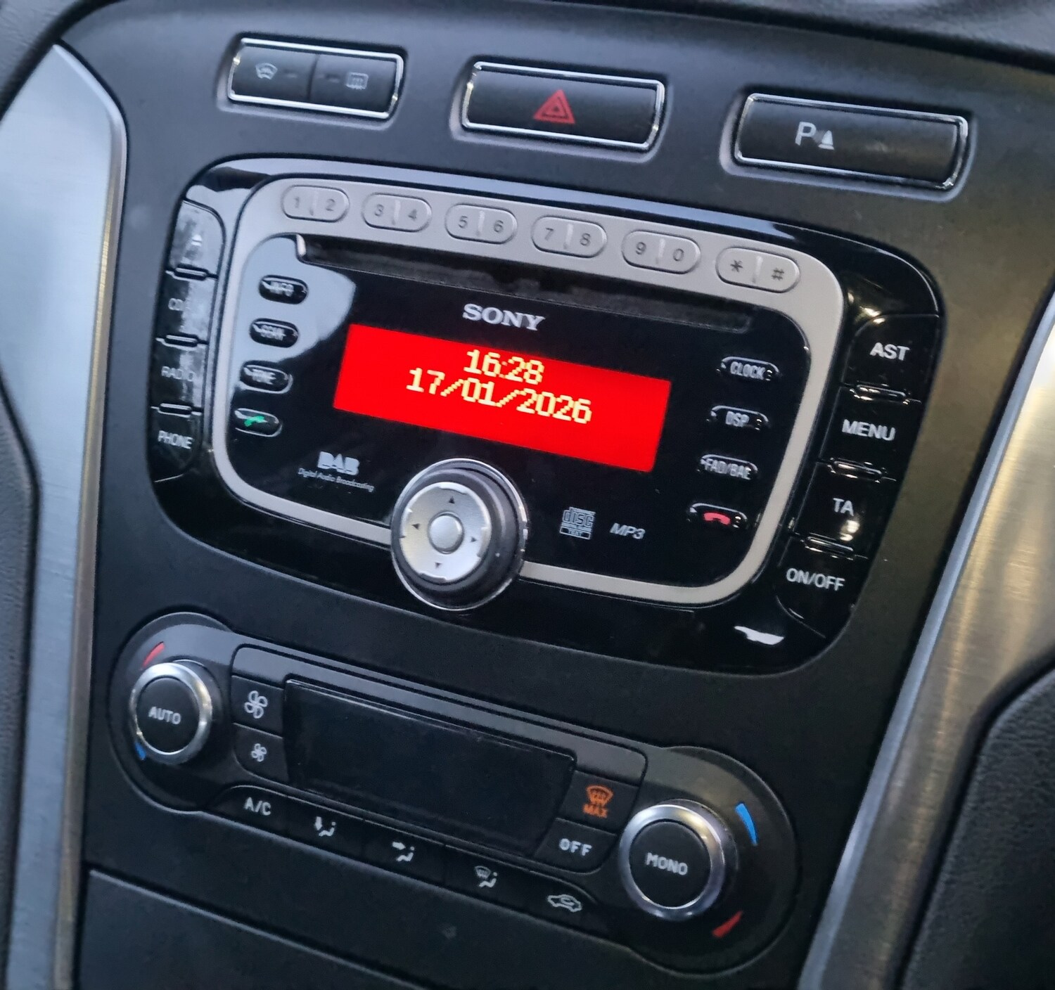 Used Ford Mondeo 2011 for sale - 77213720: Photo 17