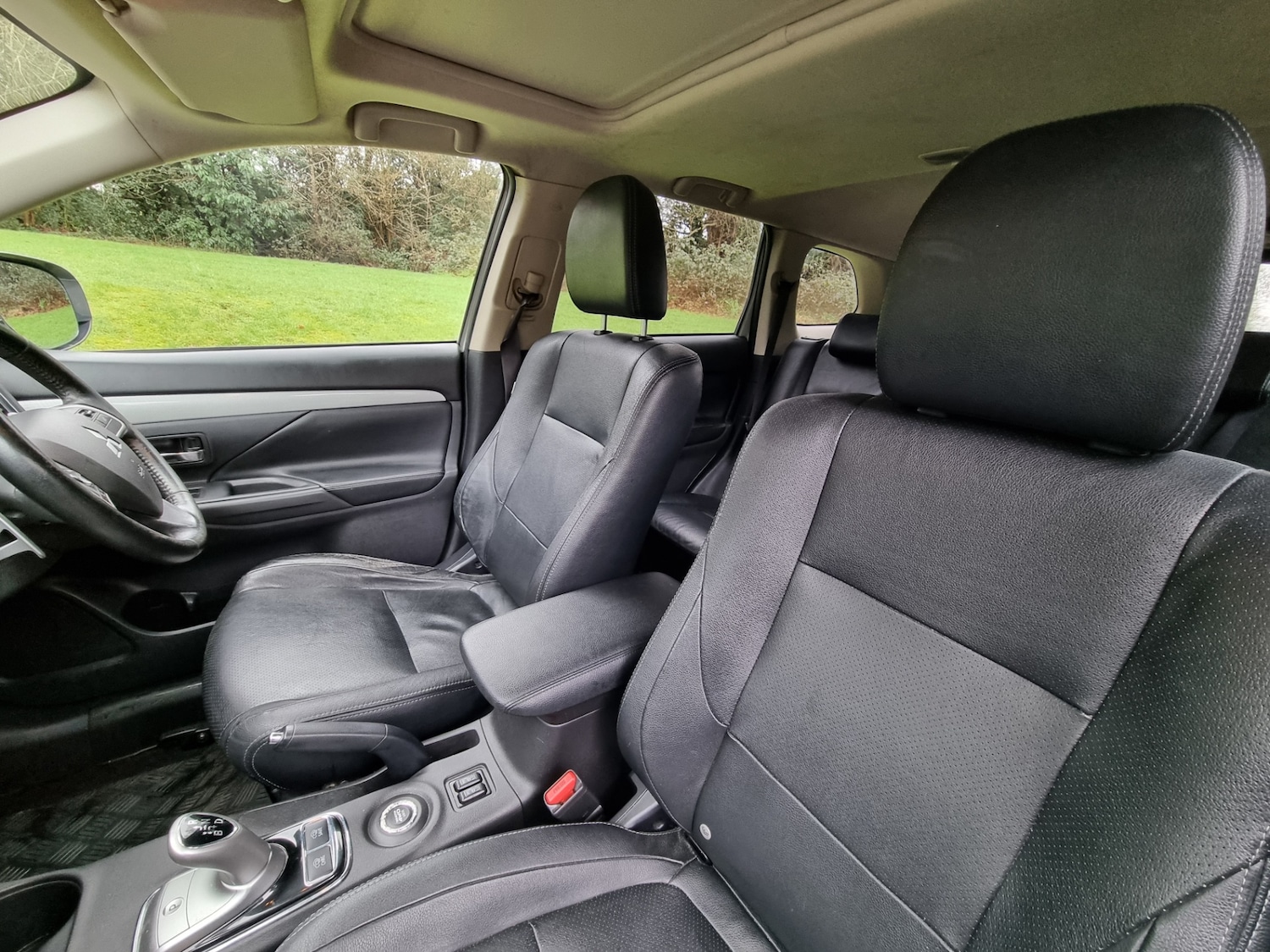 Used Mitsubishi Outlander 2015 for sale - 77492577: Photo 8