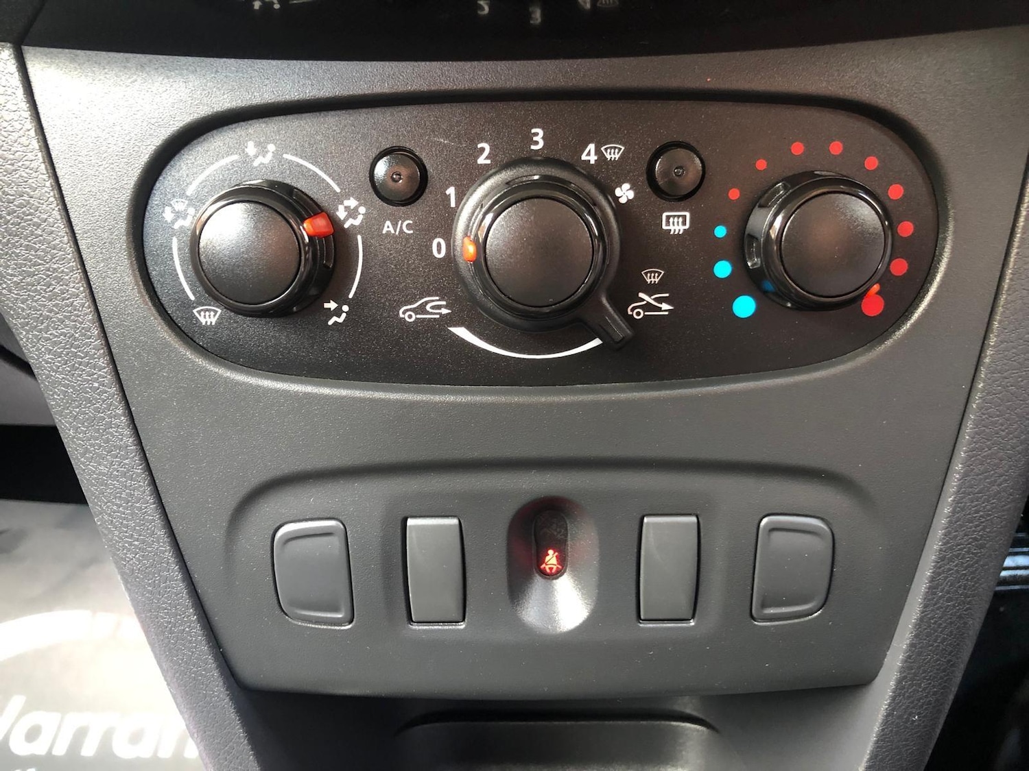 Used Dacia Sandero for sale - 78034077: Photo 30