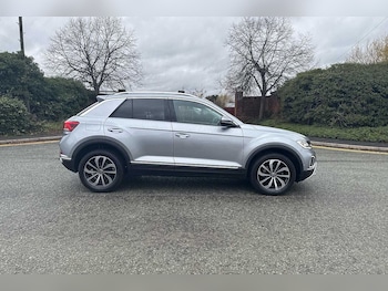 Used Volkswagen T-Roc 2024 for sale - 77176630: Photo