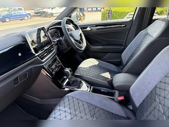 Used Volkswagen T-Roc 2025 for sale - 76110677: Photo 2