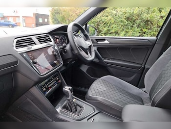 Used Volkswagen Tiguan 2023 for sale - 76168402: Photo 2