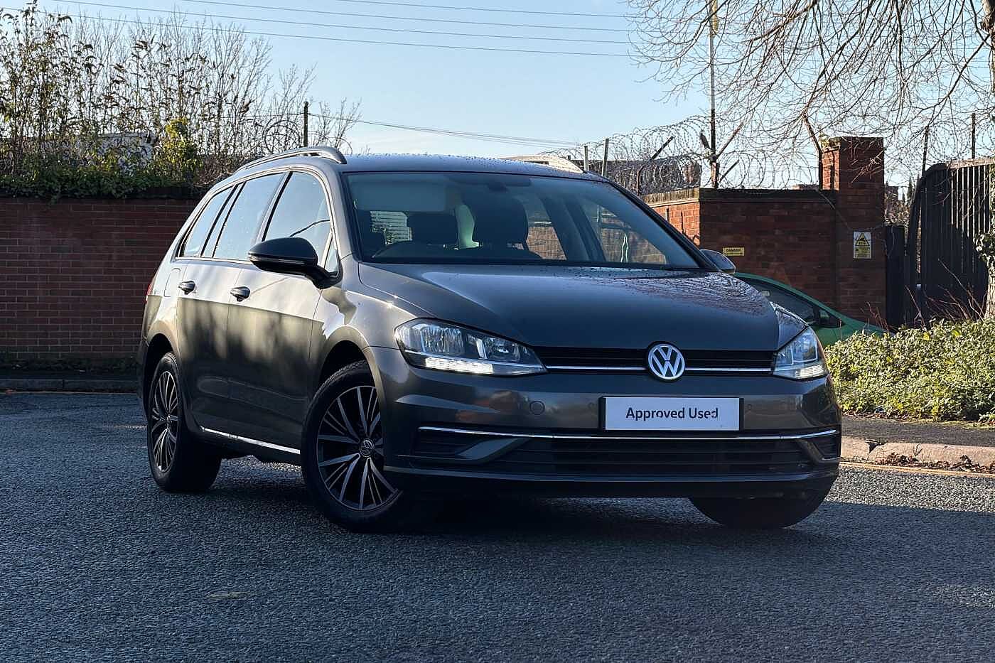 Used Volkswagen Golf 2017 for sale - 76800353: Photo 1