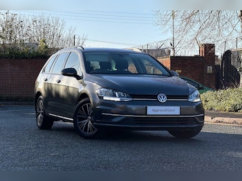 Used Volkswagen Golf 2017 for sale - 76800353: Photo