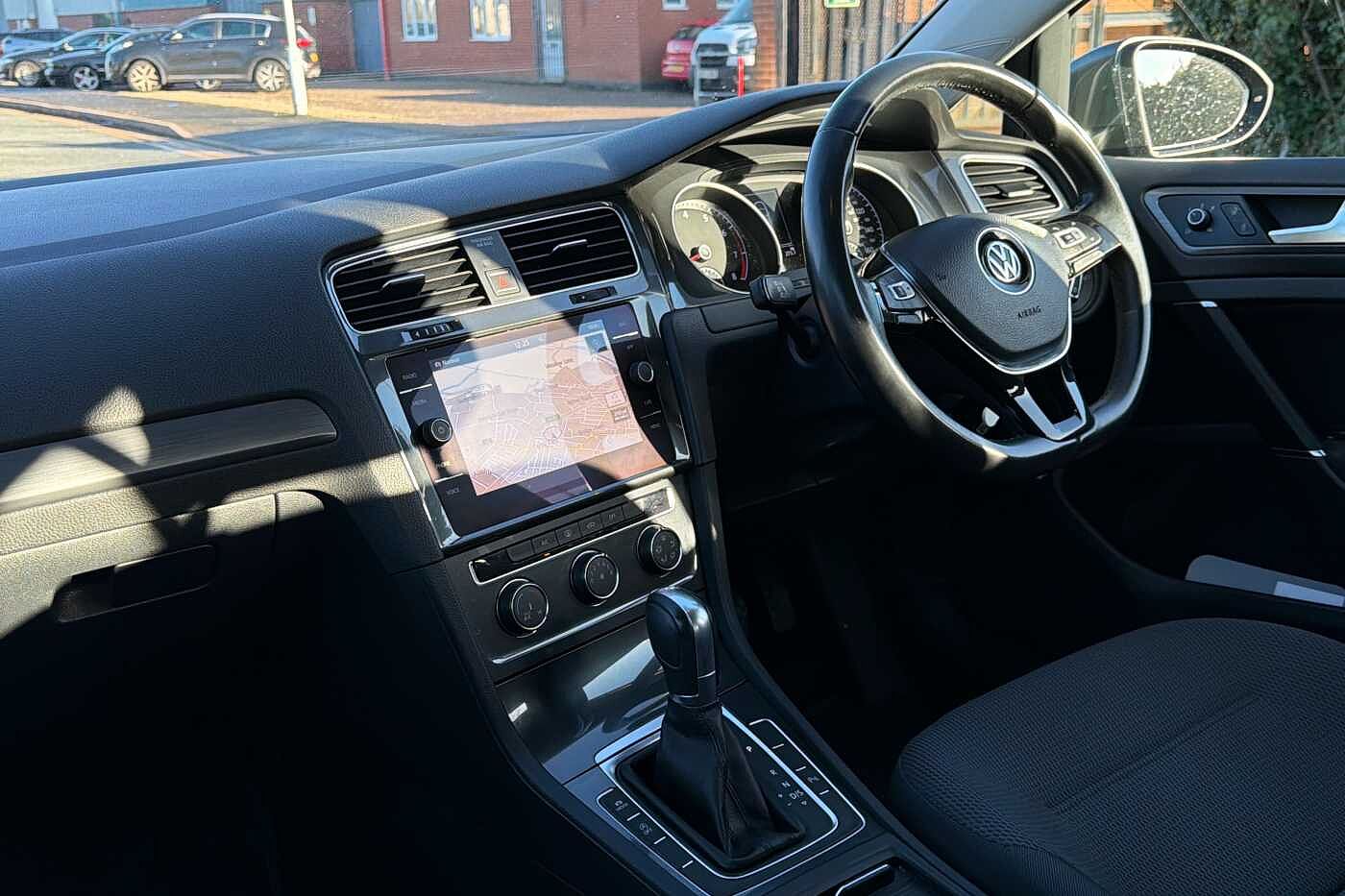 Used Volkswagen Golf 2017 for sale - 76800353: Photo 2