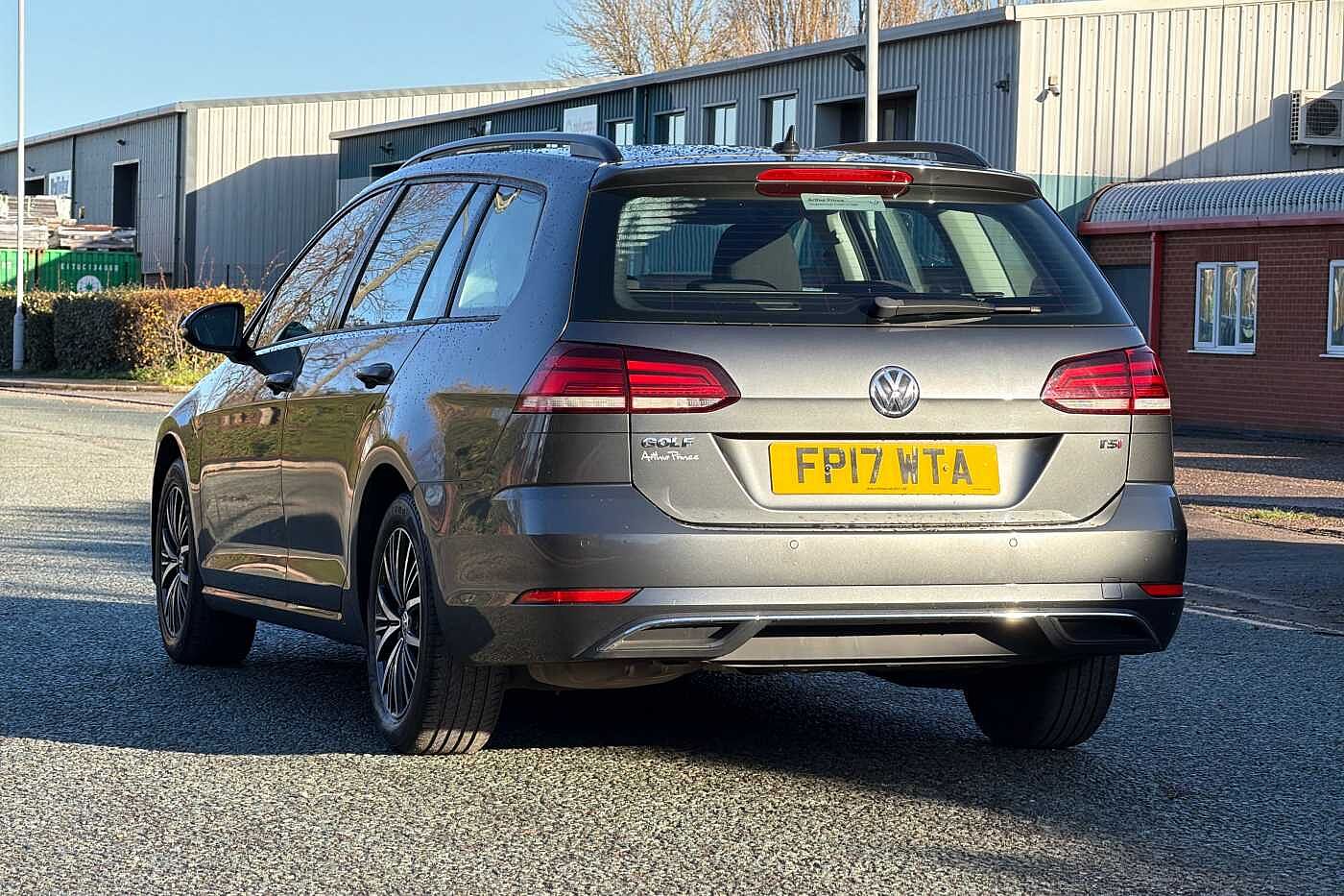 Used Volkswagen Golf 2017 for sale - 76800353: Photo 3