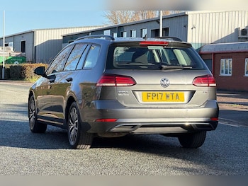 Used Volkswagen Golf 2017 for sale - 76800353: Photo