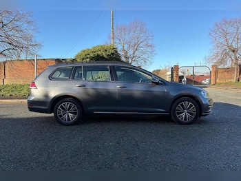 Used Volkswagen Golf 2017 for sale - 76800353: Photo