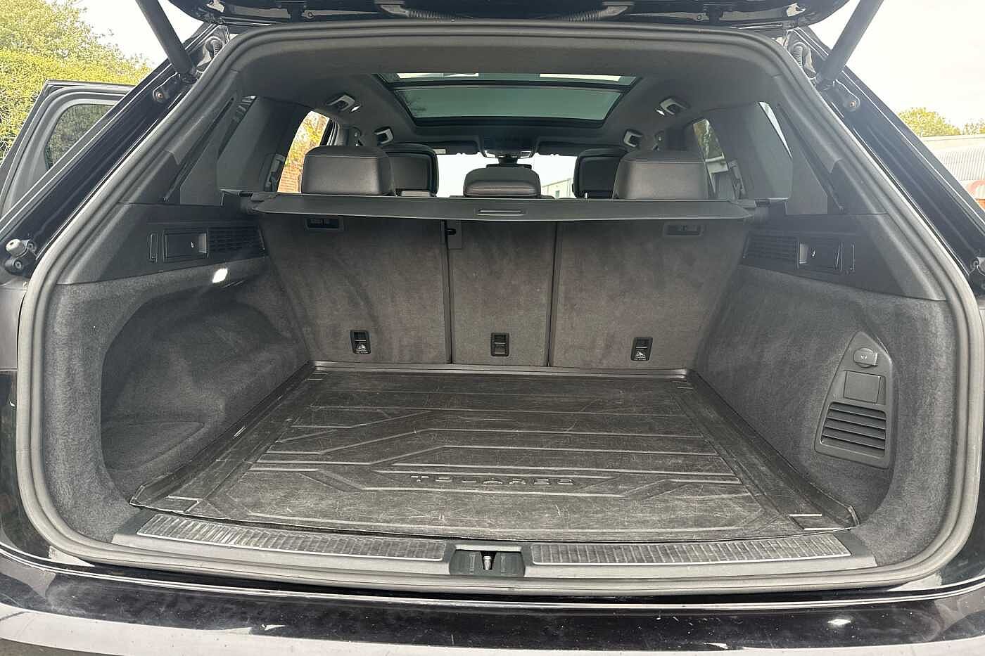 Used Volkswagen Touareg 2018 for sale - 76458573: Photo 12