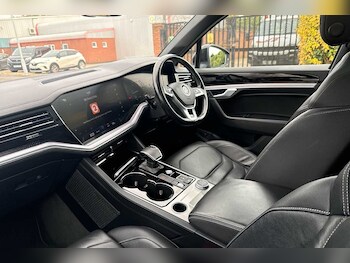 Used Volkswagen Touareg 2018 for sale - 76458573: Photo