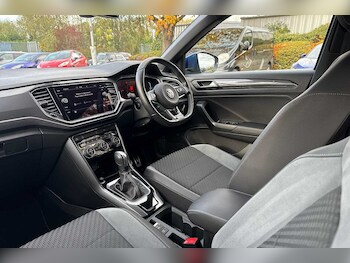 Used Volkswagen T-Roc 2021 for sale - 76434201: Photo