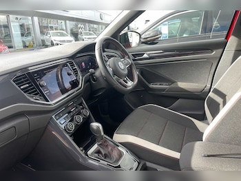 Used Volkswagen T-Roc 2020 for sale - 76716832: Photo