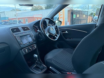 Used Volkswagen Polo 2017 for sale - 76434290: Photo