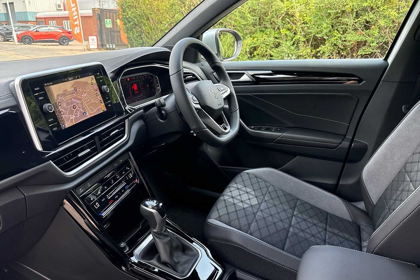 Used Volkswagen T-Roc 2025 for sale - 77177483: Photo 2