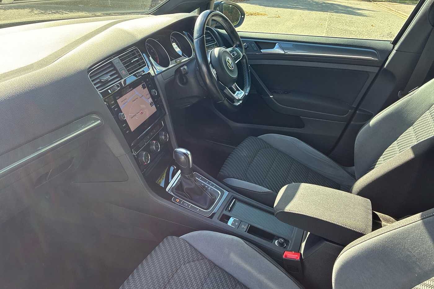 Used Volkswagen Golf 2020 for sale - 76111604: Photo 2