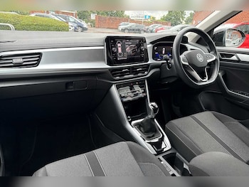Used Volkswagen T-Roc 2023 for sale - 75226998: Photo