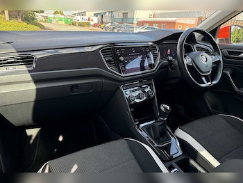 Used Volkswagen T-Roc 2019 for sale - 75733559: Photo
