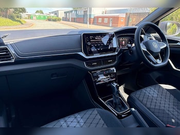 Used Volkswagen T-Cross 2025 for sale - 76110807: Photo 2