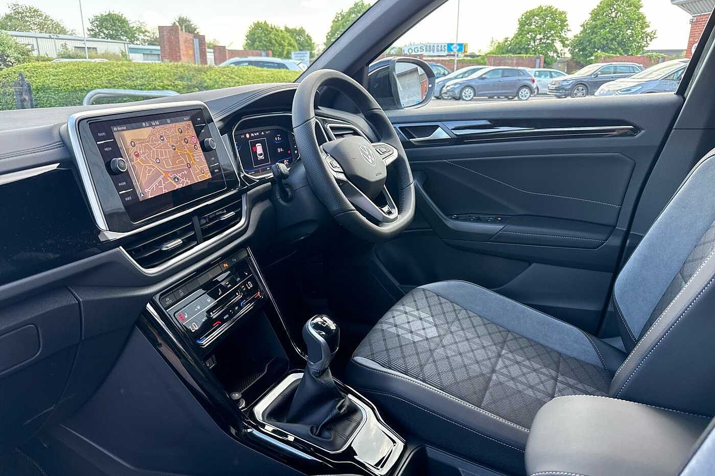 Used Volkswagen T-Roc 2025 for sale - 76110698: Photo 2