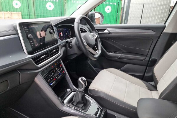 Used Volkswagen T-Roc 2022 for sale - 76139769: Photo 2