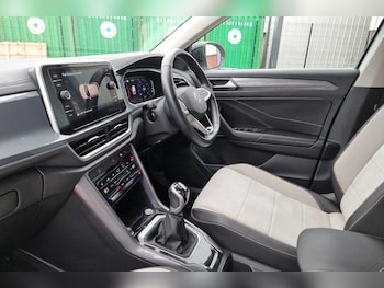 Used Volkswagen T-Roc 2022 for sale - 76139769: Photo 2