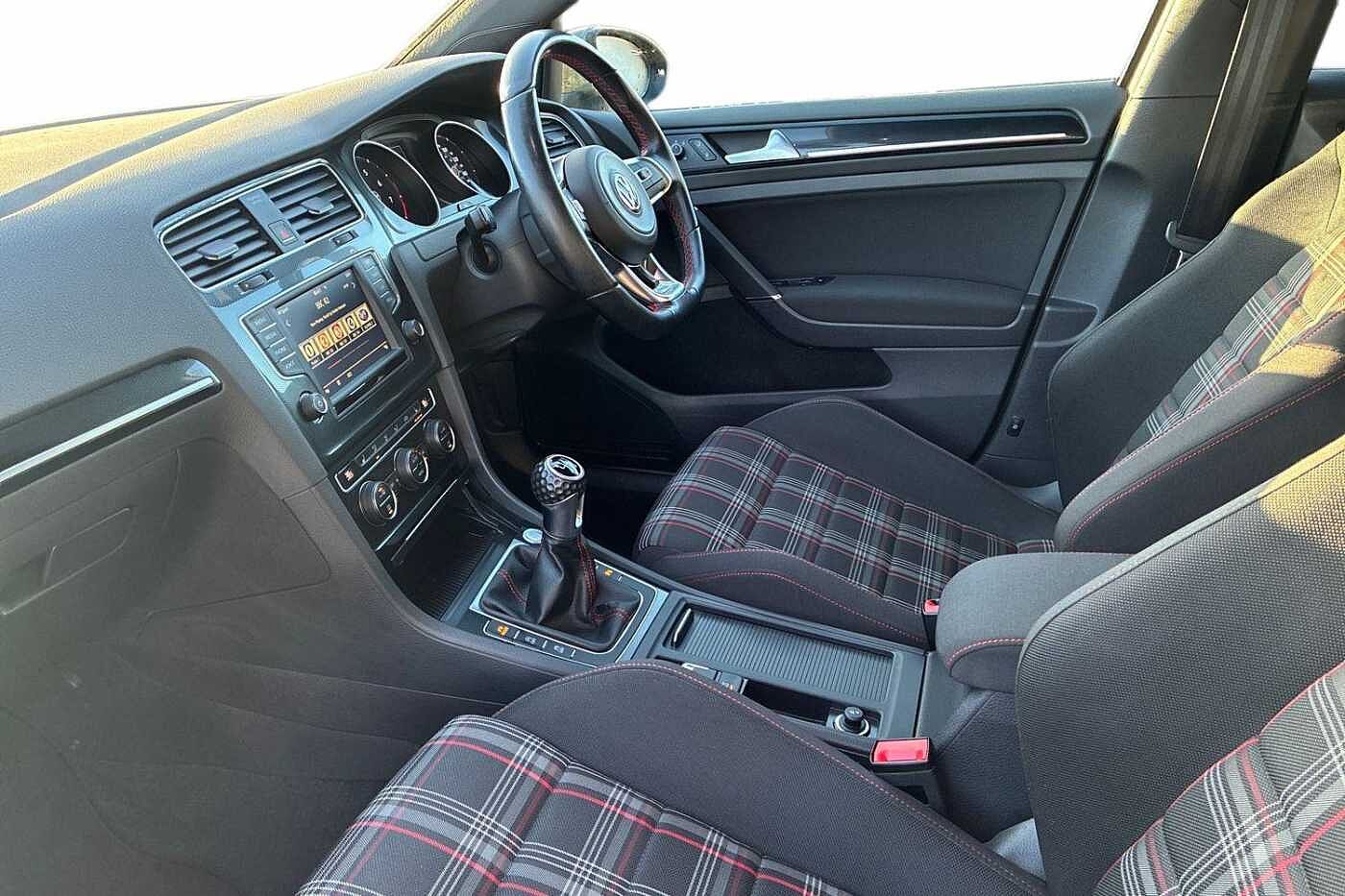 Used Volkswagen Golf 2017 for sale - 77177524: Photo 2