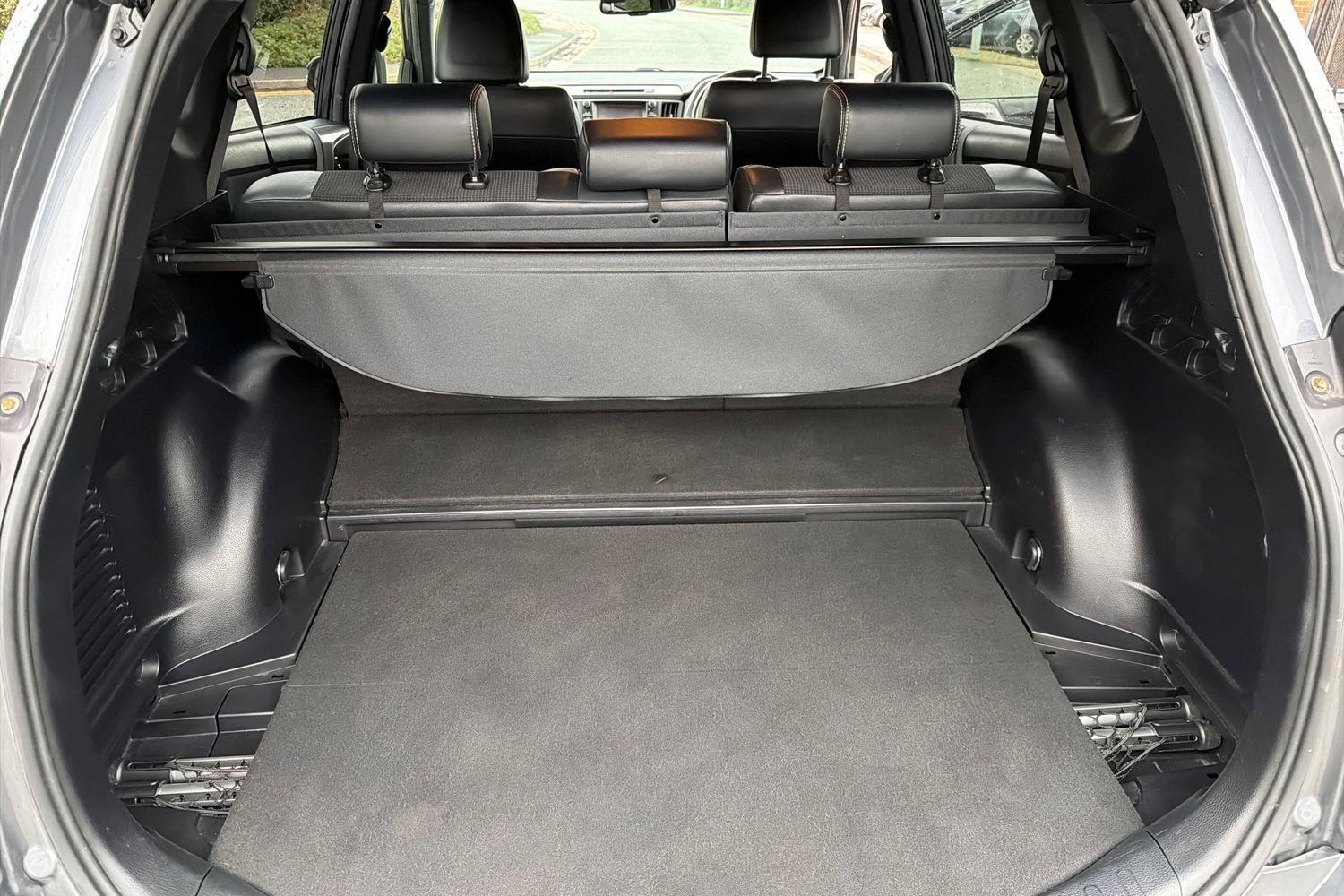 Used Toyota RAV4 2017 for sale - 76888232: Photo 10